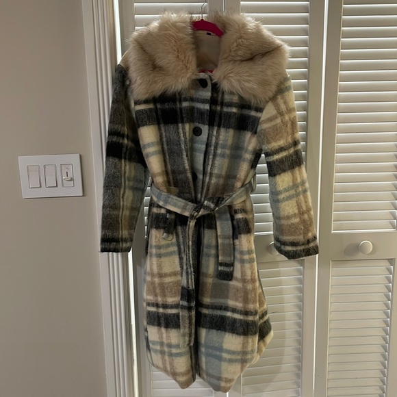 Plaid coat with faux fur - Picture 3 of 7
